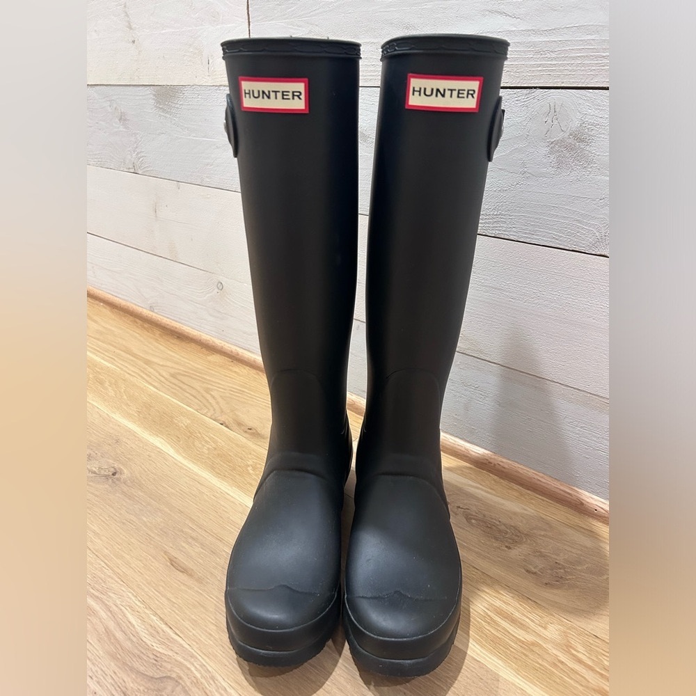 Hunter tall rain boots size 38 (US 7)
